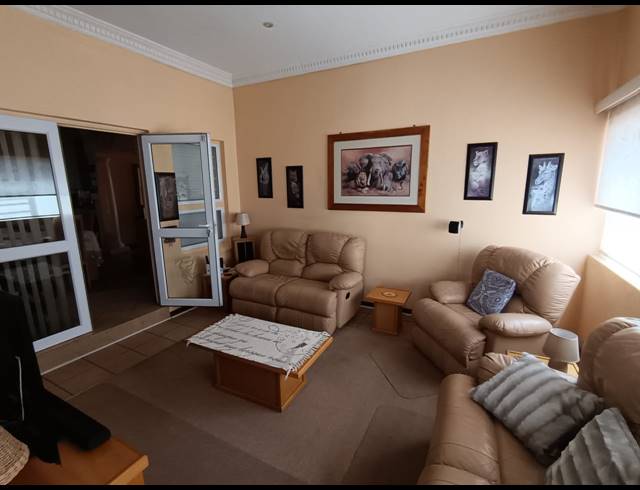 3 BEDROOM TOWNHOUSE FOR SALE IN PROTEA PARK